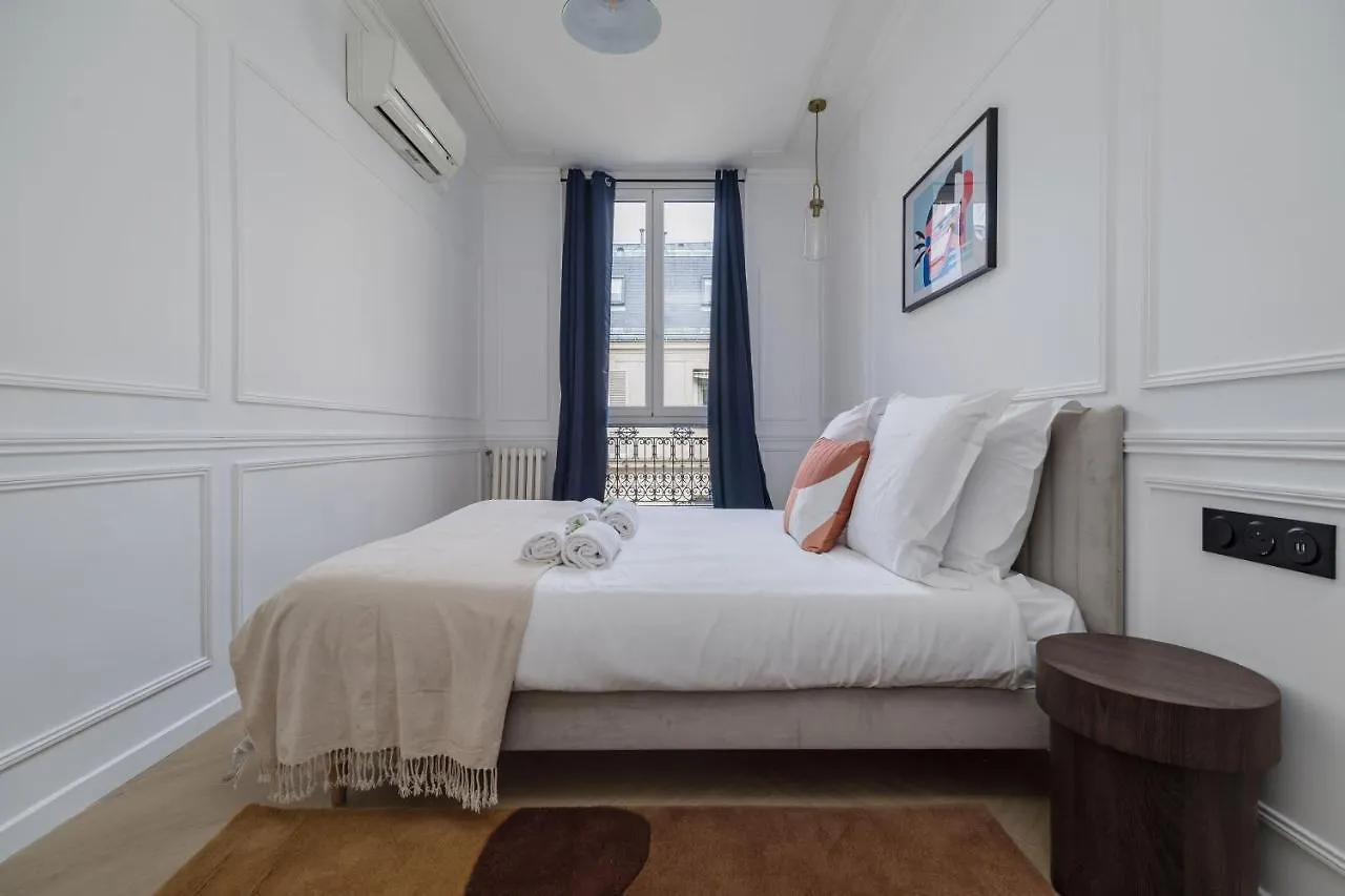 Apartment Poetic Stay - Champs Elysees Paris France