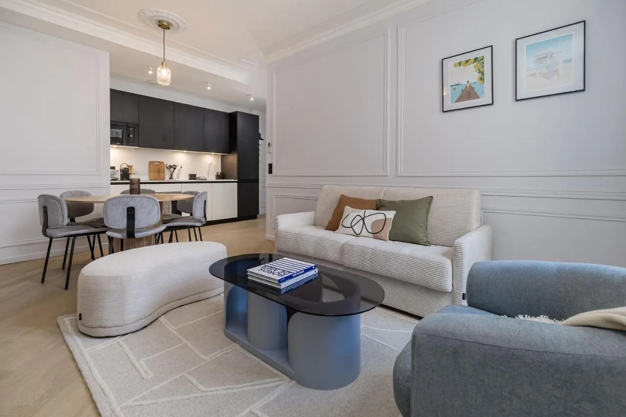 Poetic Stay - Champs Elysees Paris Apartment
