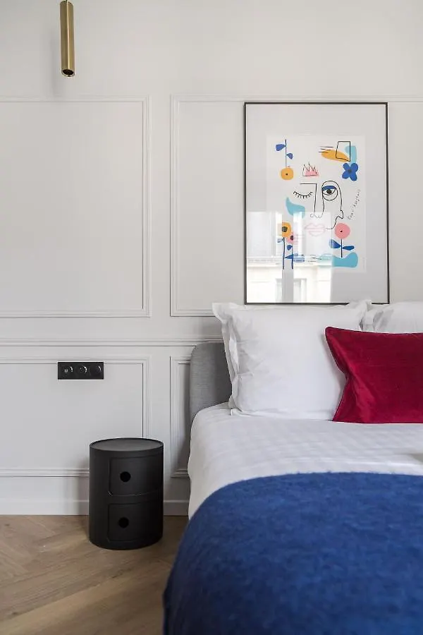 Poetic Stay - Champs Elysees Paris Apartment