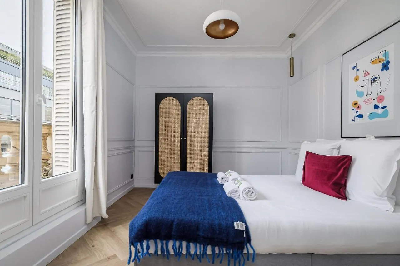 Poetic Stay - Champs Elysees Paris Apartment