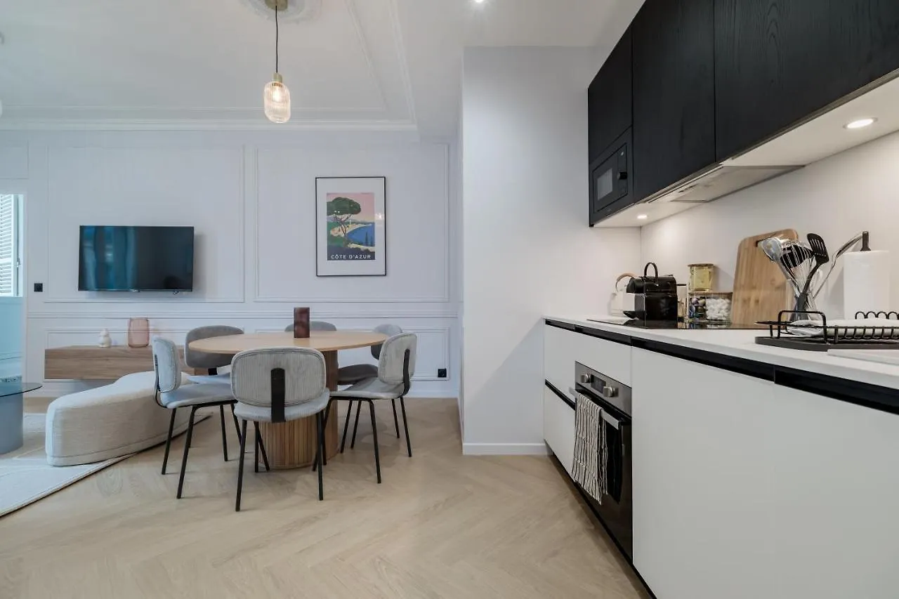 Apartment Poetic Stay - Champs Elysees Paris France